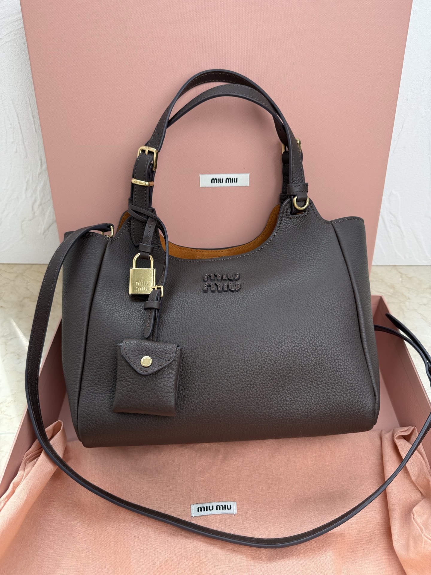 Miu Miu ハンドバッグ ロック付き ブラック