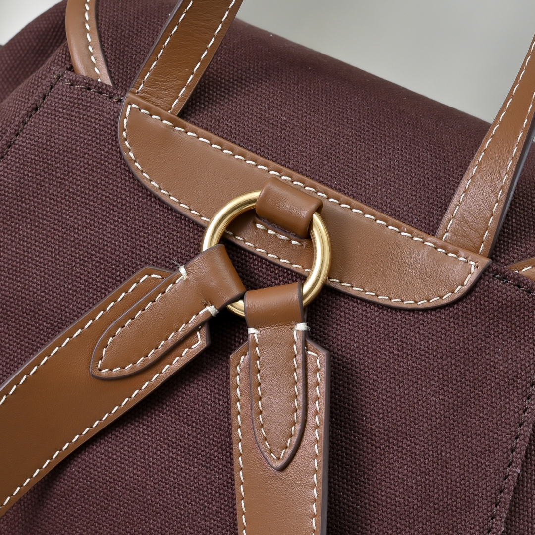 ミュウミュウ リュック 便利な収納力 ボルドー色 - 画像 4