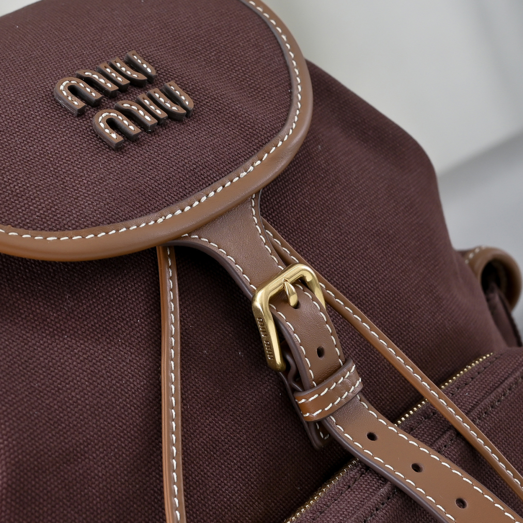 ミュウミュウ リュック 便利な収納力 ボルドー色 - 画像 6