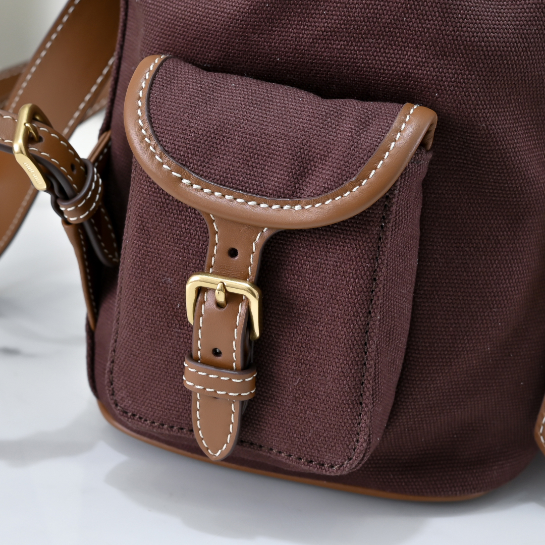 ミュウミュウ リュック 便利な収納力 ボルドー色 - 画像 7