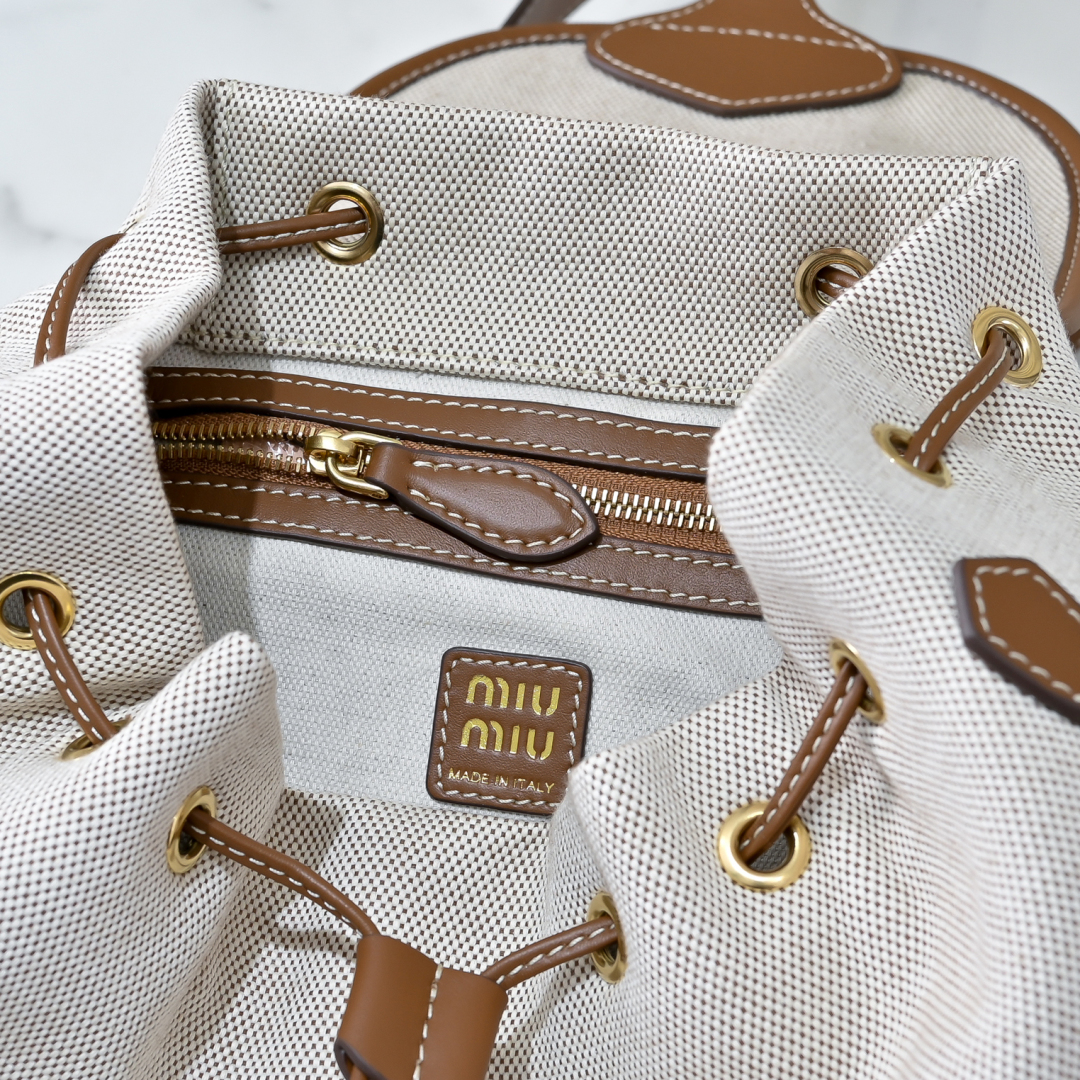 MIU MIU リュック トートバッグ 軽量 ベージュ - 画像 9