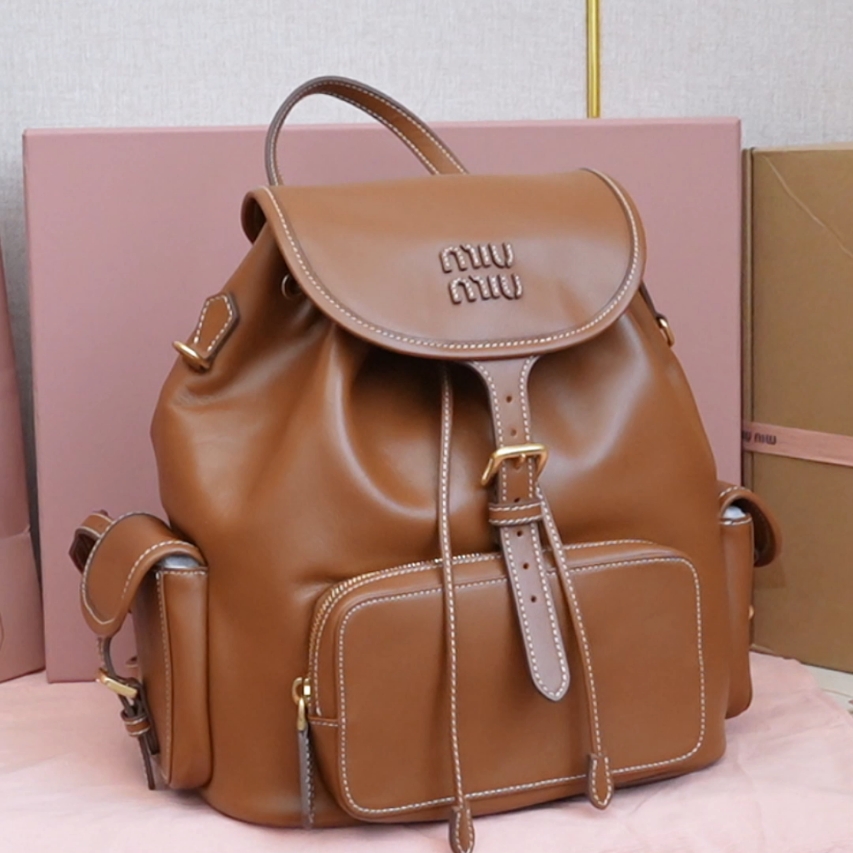 MIU MIU バックパック|軽量|ブラウン