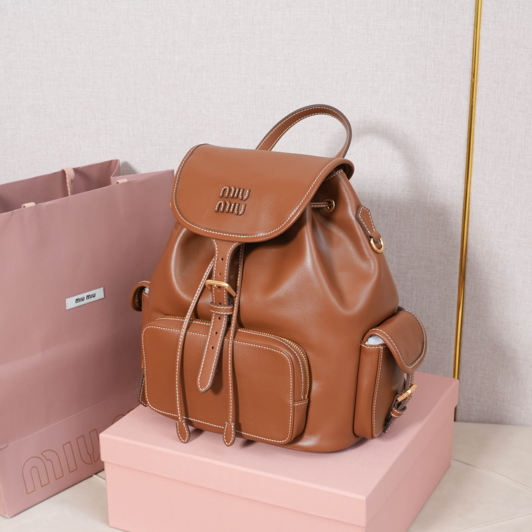 miu miu レザー リュックサック | コンパクト 本革 ブラウン - 画像 3