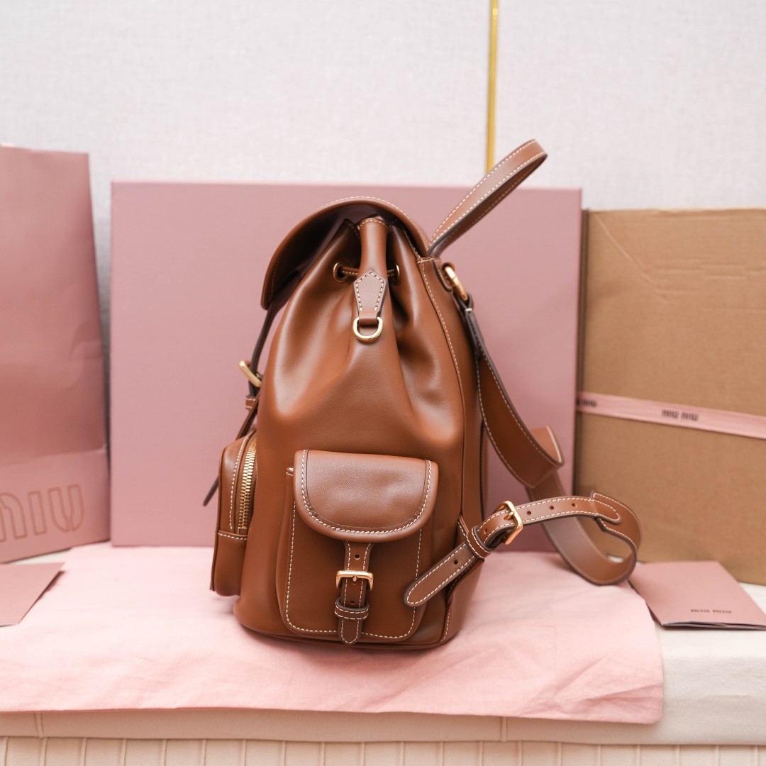 Miu Miu レディース リュック 本革 ブラウン - 画像 3