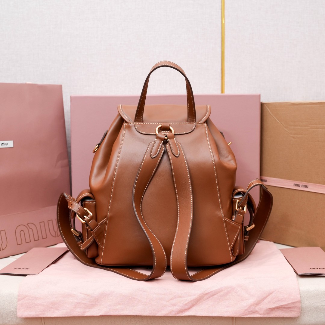 Miu Miu レディース リュック 本革 ブラウン - 画像 4