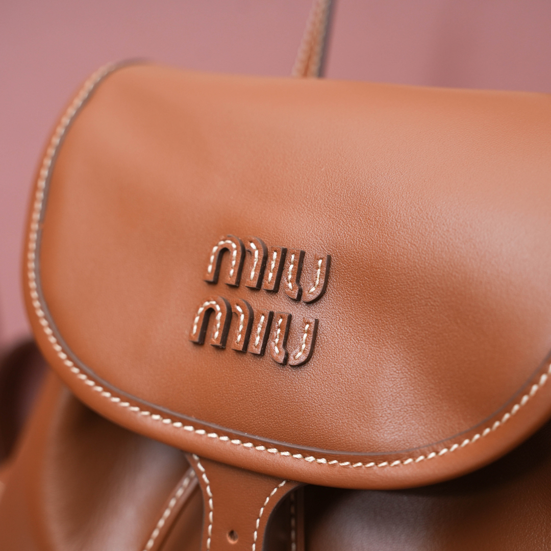 Miu Miu レディース リュック 本革 ブラウン - 画像 6