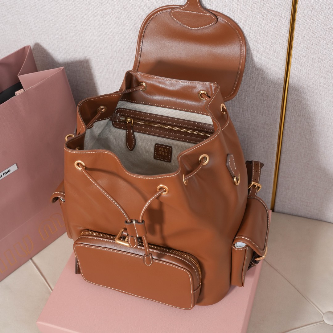 Miu Miu レディース リュック 本革 ブラウン - 画像 9