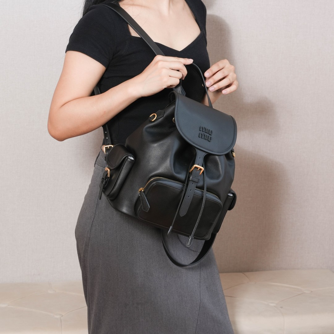 Miu Miu リュックサック | 通勤用 軽量 ブラック - 画像 2