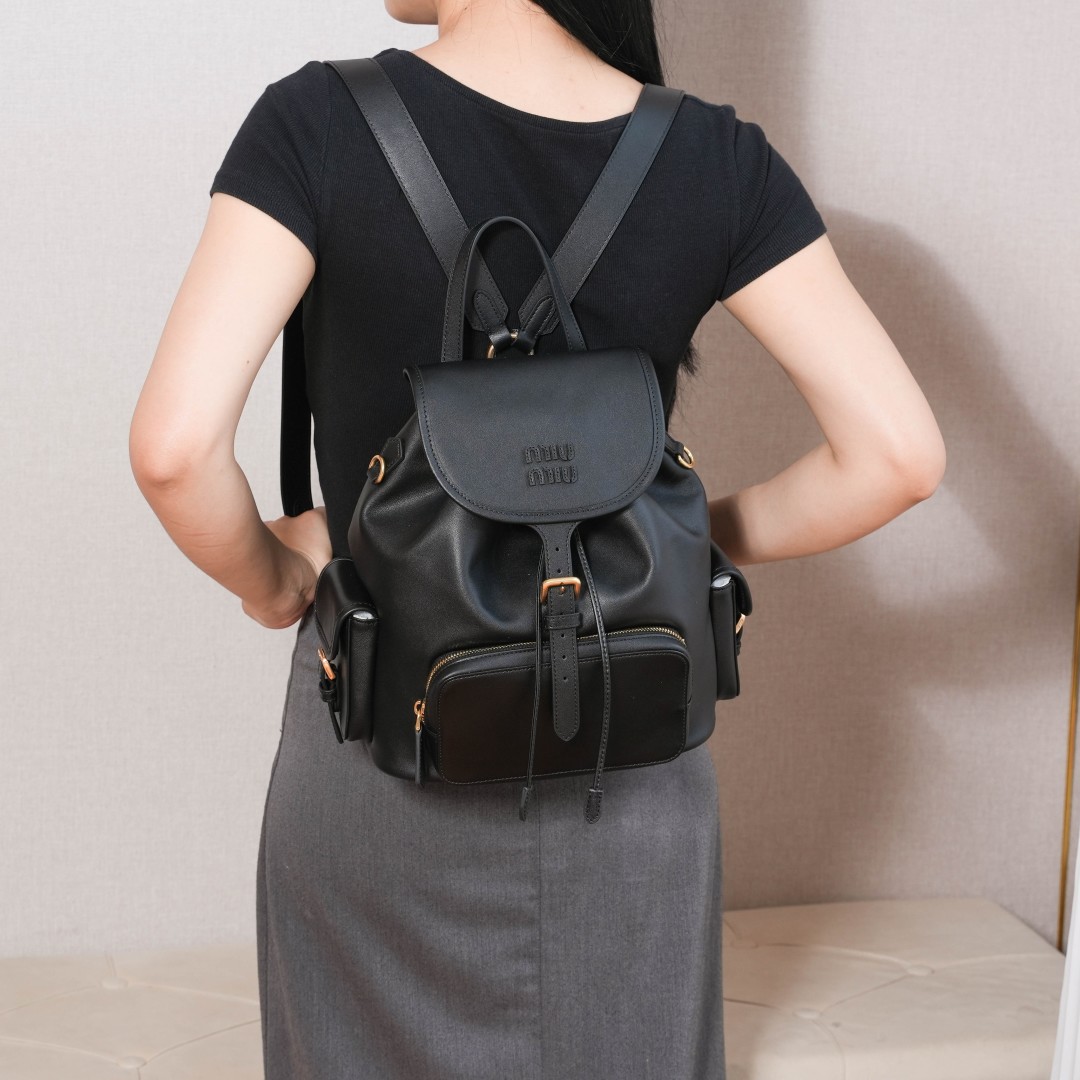 Miu Miu リュックサック | 通勤用 軽量 ブラック - 画像 5