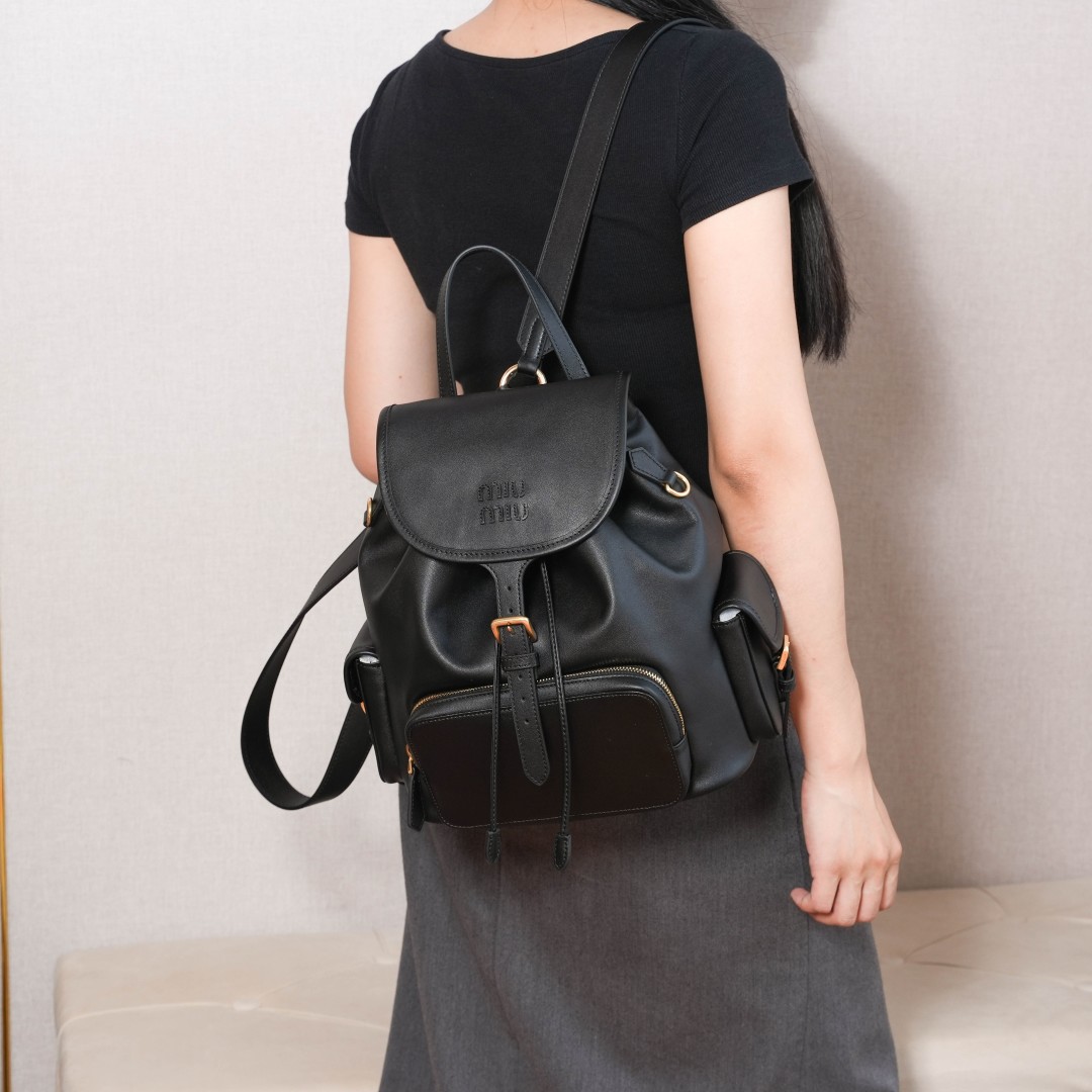 Miu Miu リュックサック | 通勤用 軽量 ブラック - 画像 6