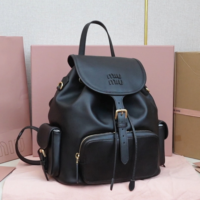 ミュウミュウ リュック 通勤用 軽量 黒