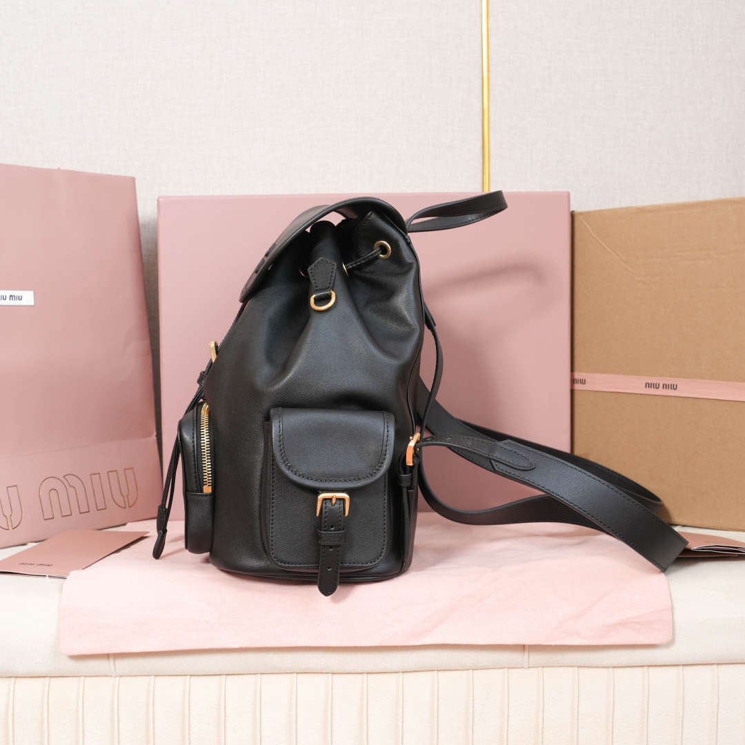 Miu Miu レディース バックパック 通勤用 ブラック - 画像 3