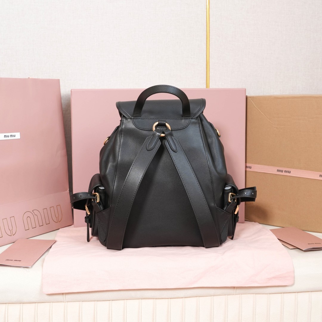 Miu Miu レディース バックパック 通勤用 ブラック - 画像 5