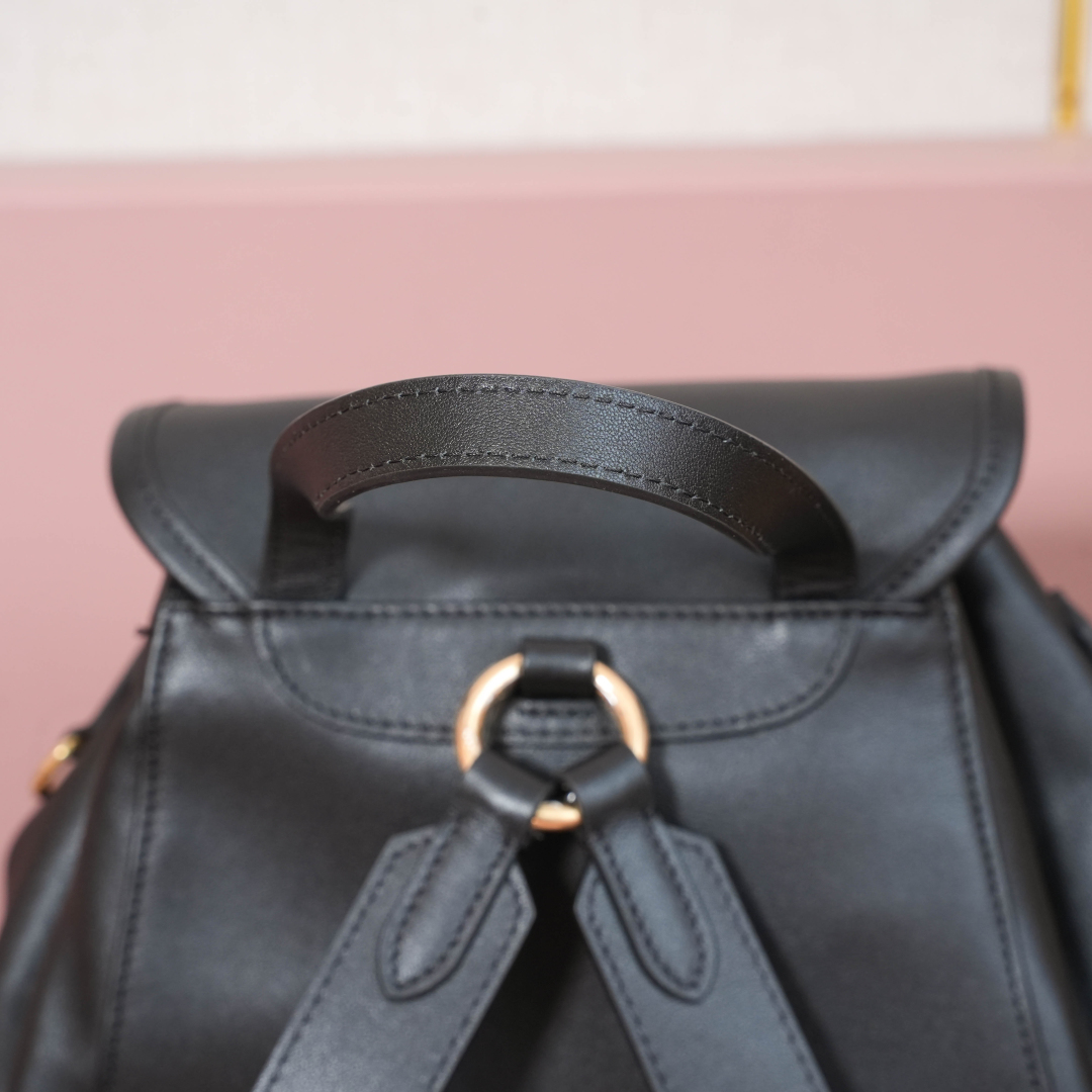 Miu Miu レディース バックパック 通勤用 ブラック - 画像 6