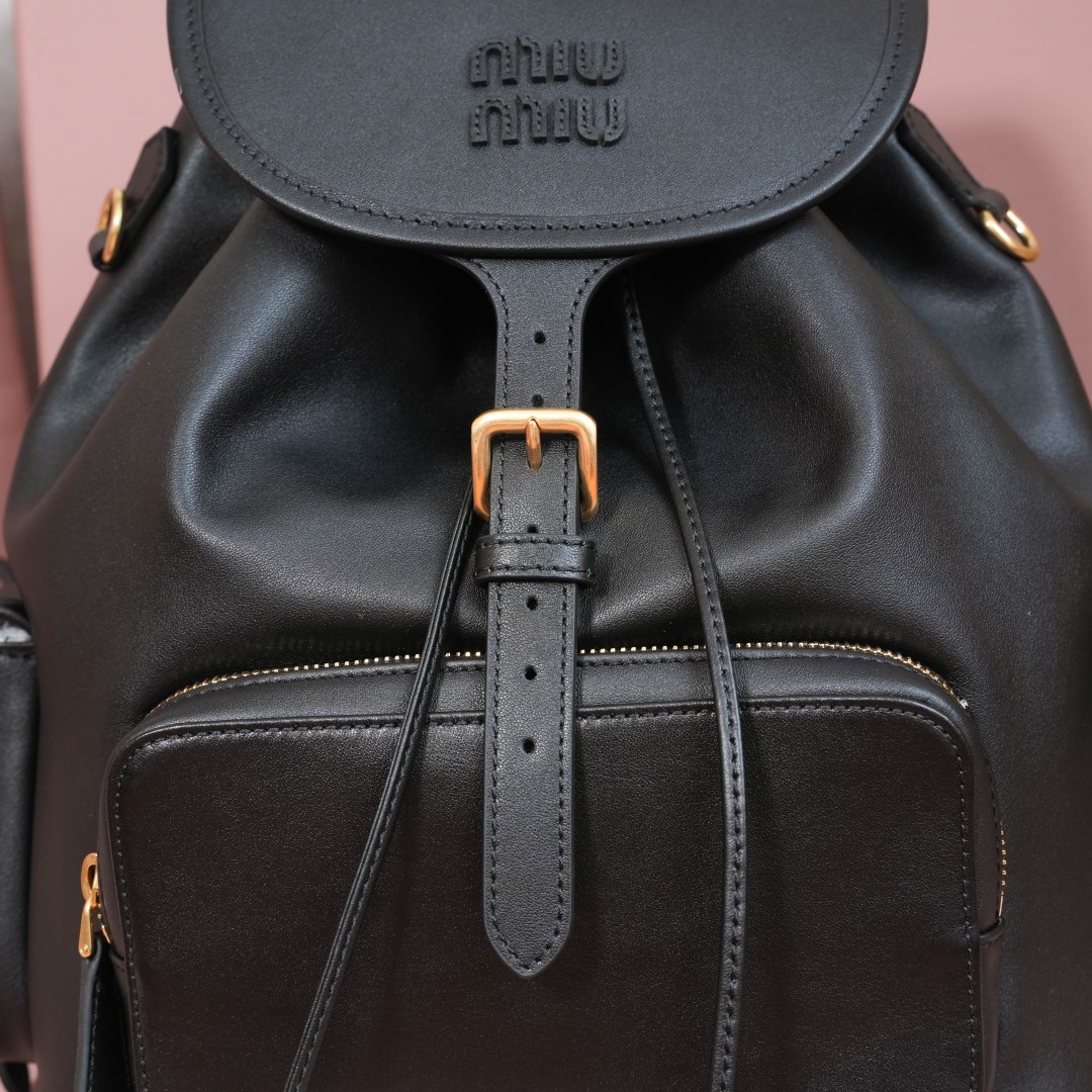 Miu Miu レディース バックパック 通勤用 ブラック - 画像 8