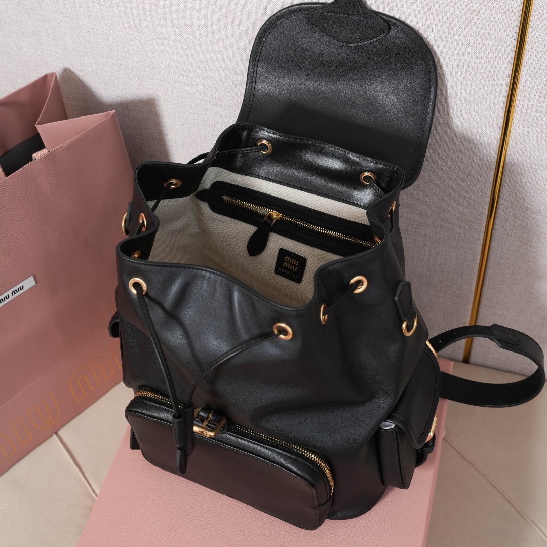 Miu Miu レディース バックパック 通勤用 ブラック - 画像 9
