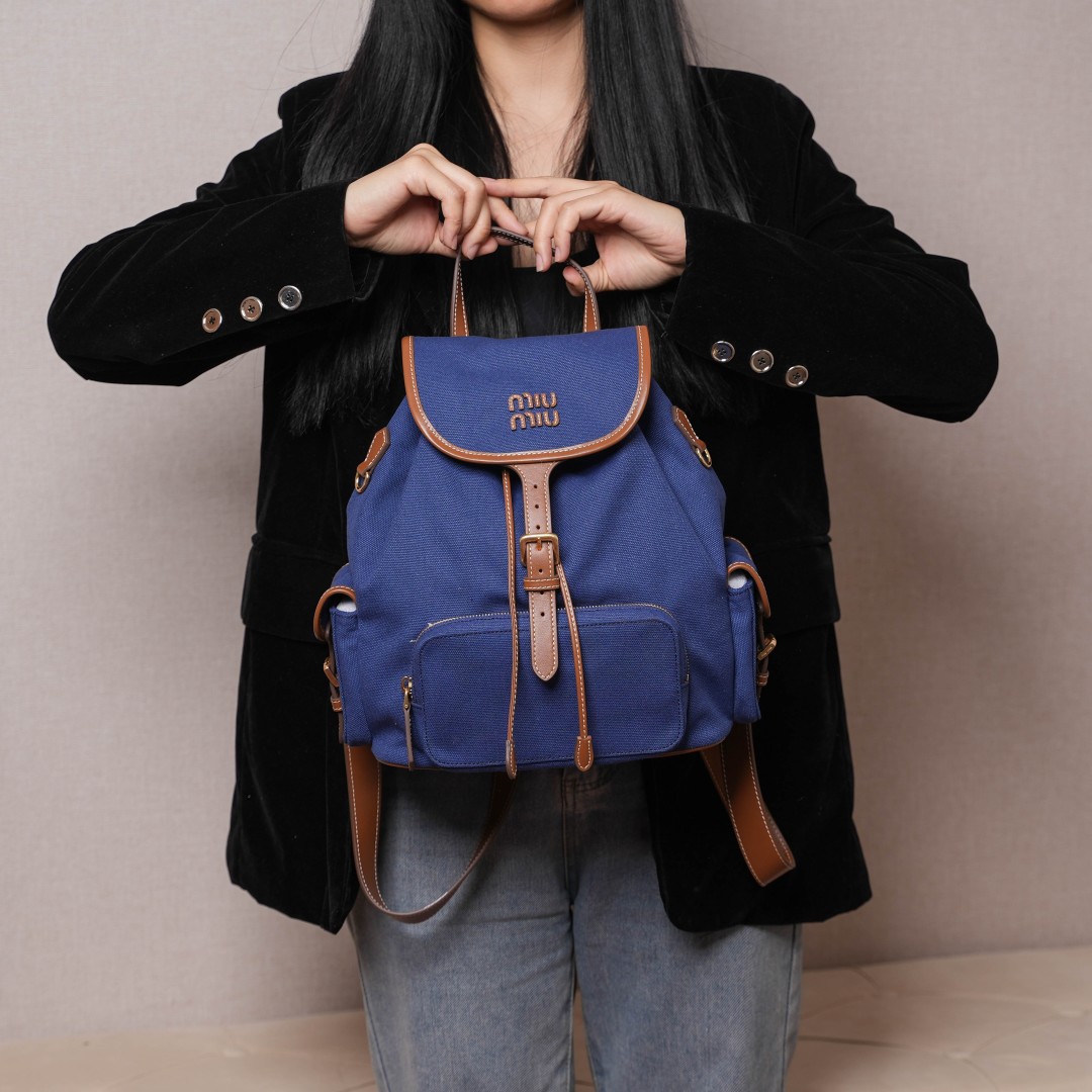 Miu Miu リュックサック | ブルー リュック ブルー ナイロン素材
