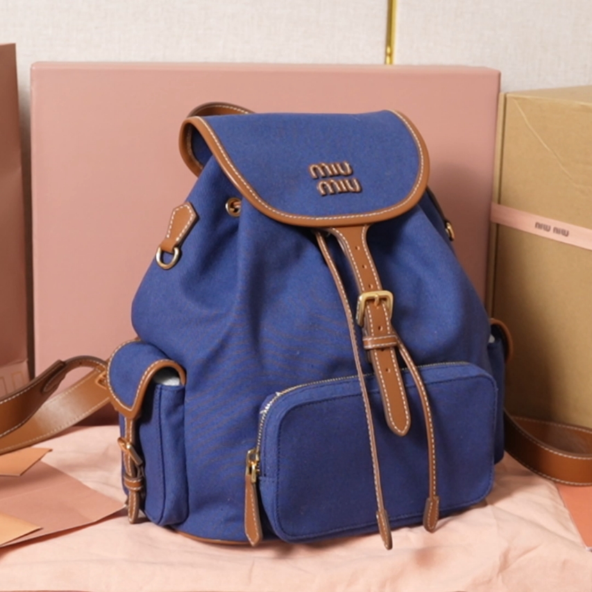ミュウミュウ リュック ポーチ付き 軽量 ブルー