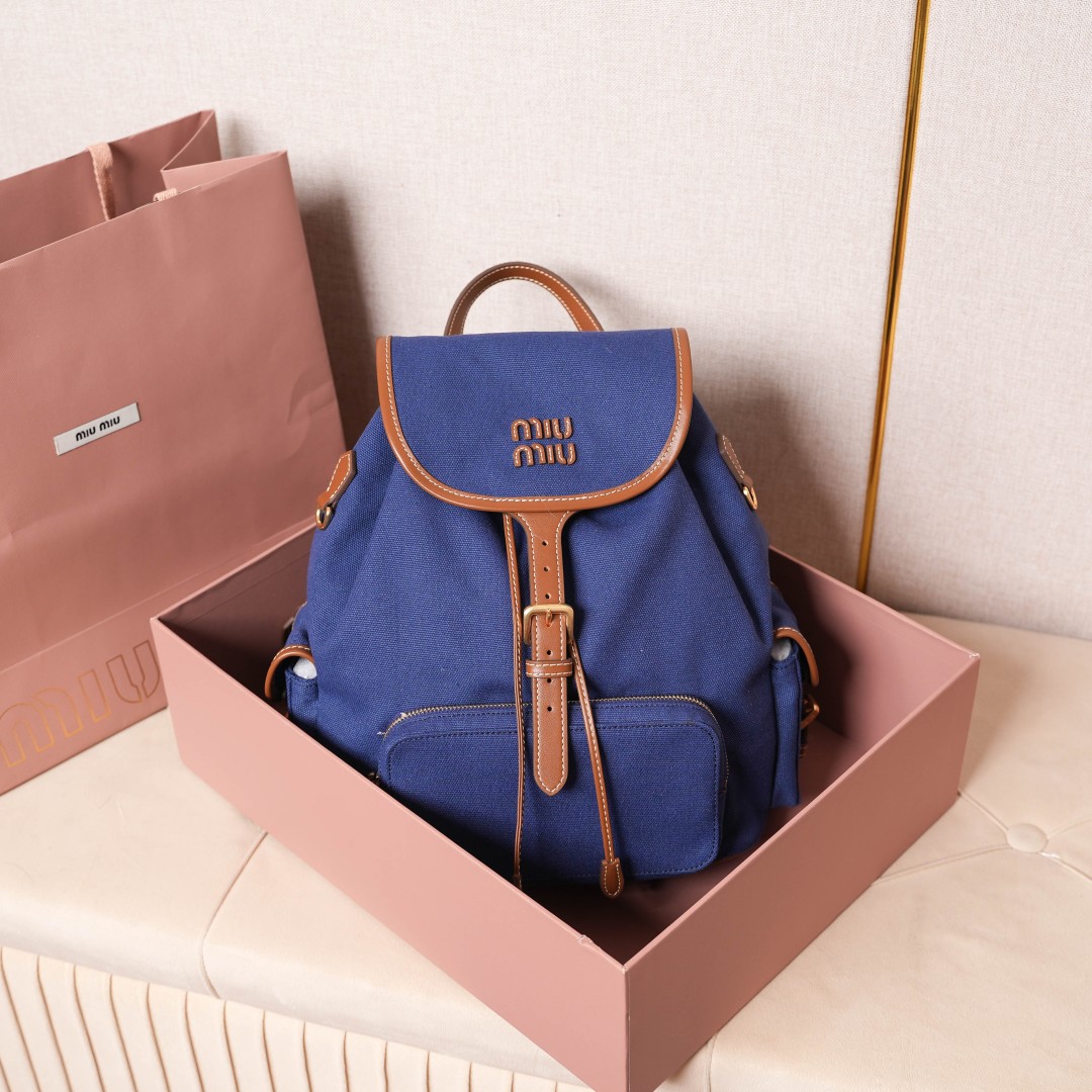 Miu Miu バックパック | リュック | ベルト調ストラップ | ブルー