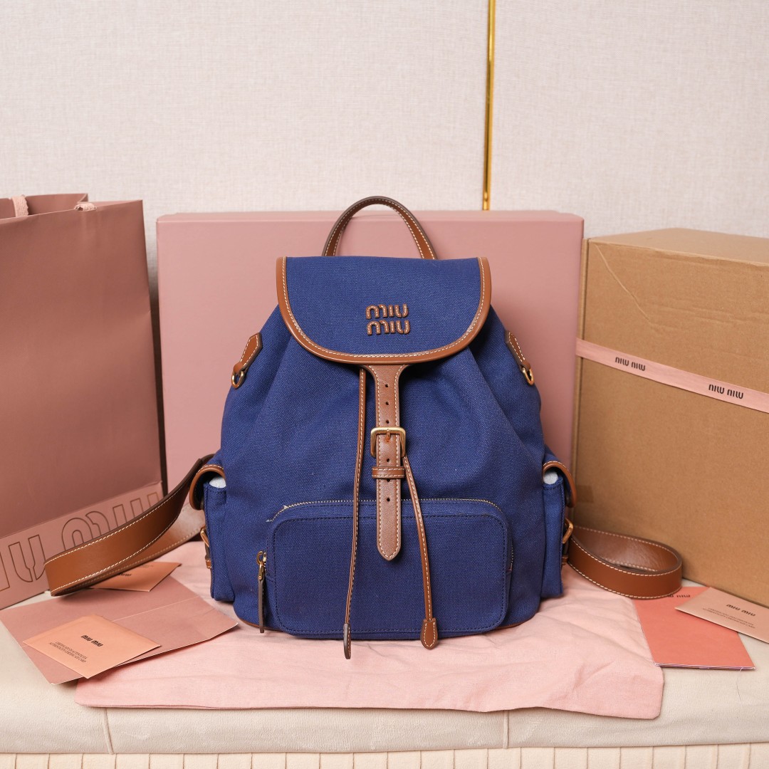 Miu Miu バックパック | リュックサック | 軽量|ネイビー