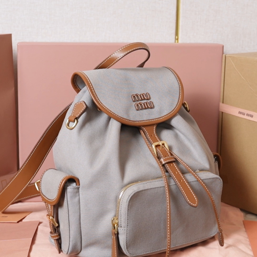ミュウミュウ リュック|軽量|グレー