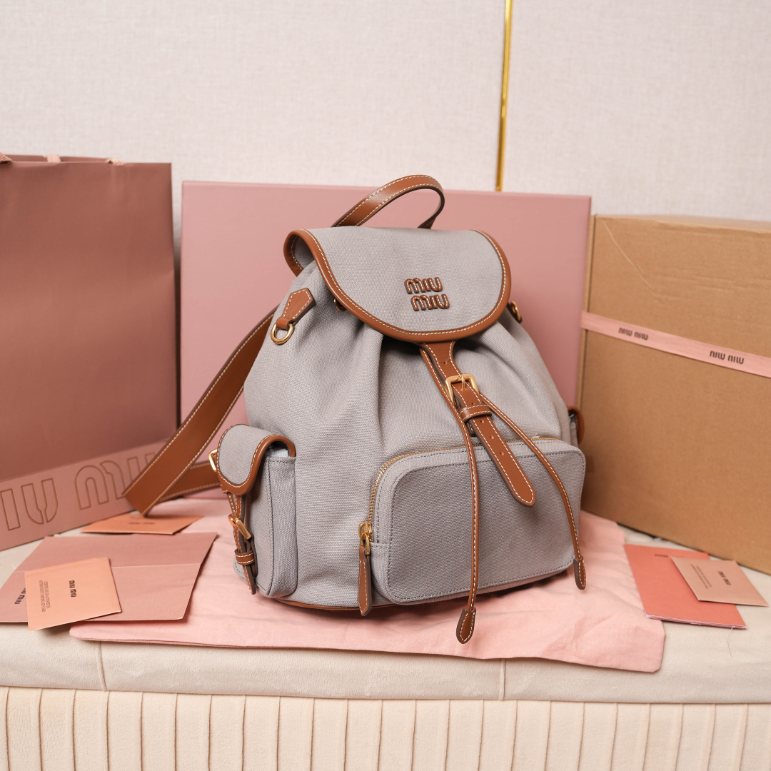 Miu Miu リュックサック | 軽量|グレー - 画像 2