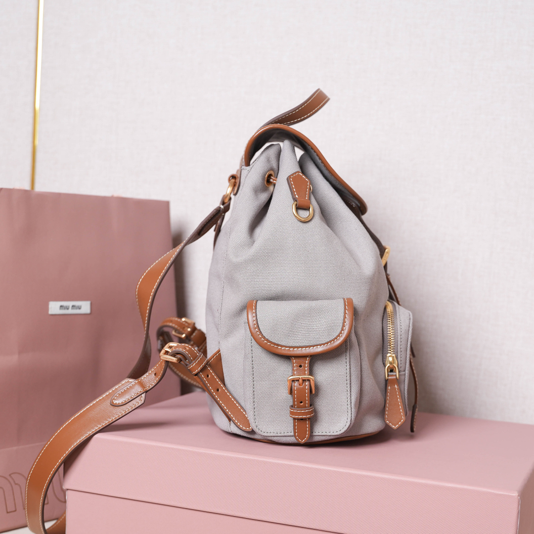 Miu Miu リュックサック | 軽量|グレー - 画像 3