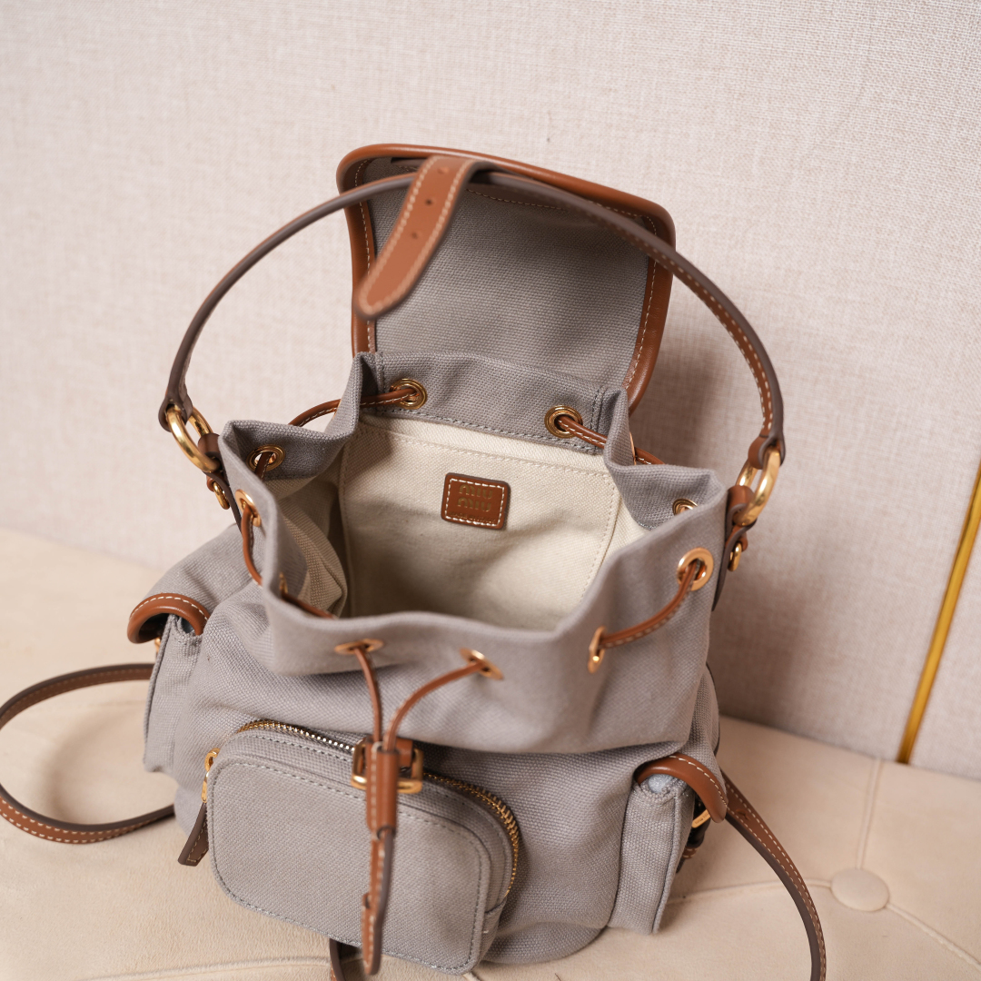 Miu Miu リュックサック | 軽量|グレー - 画像 9