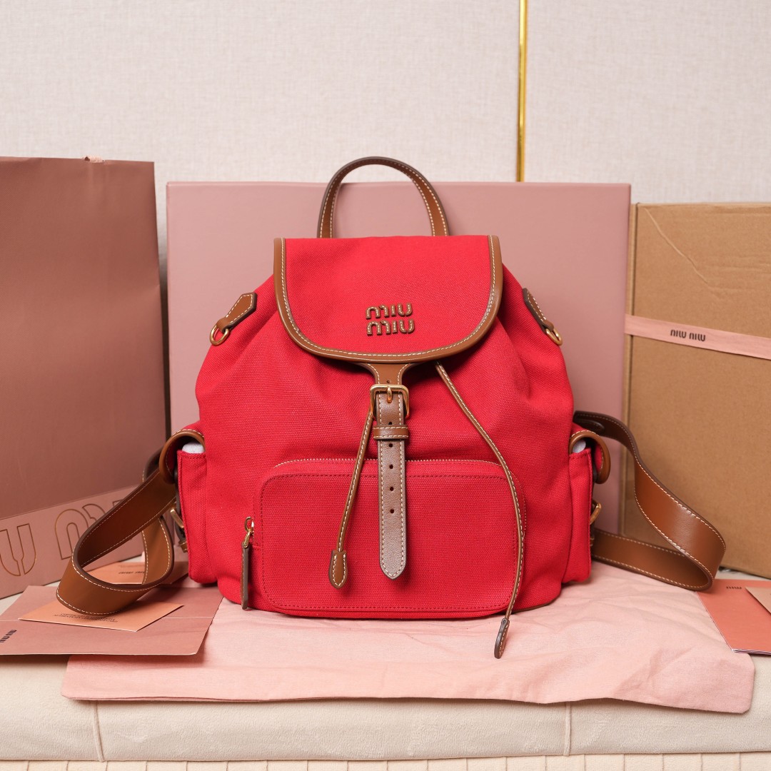 Miu Miu リュックサック | 軽量|赤|キャンバス・レザー