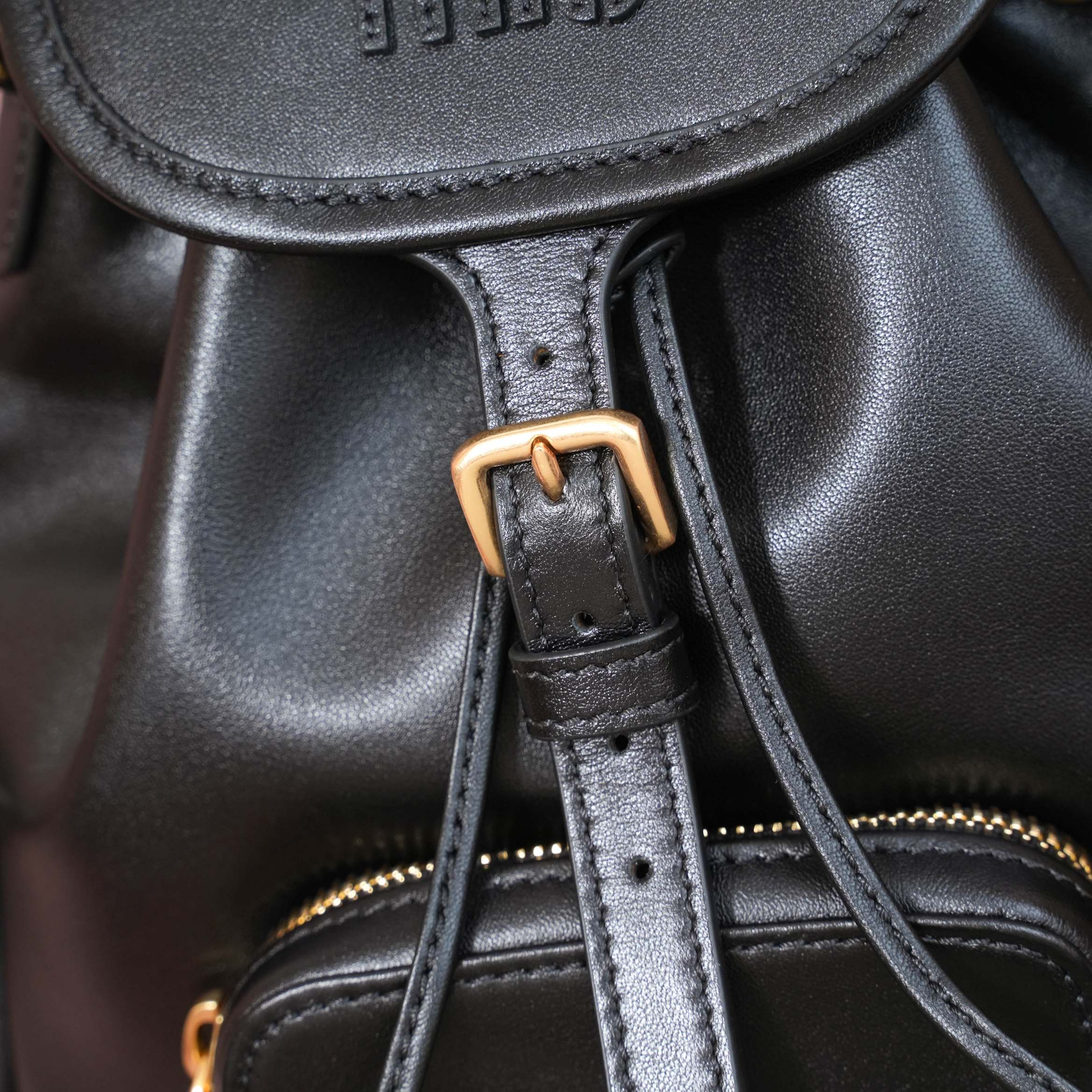 Miu Miu バッグ | レザー ミニバックパック 黒|コンパクト|軽量|拨水加工 - 画像 6