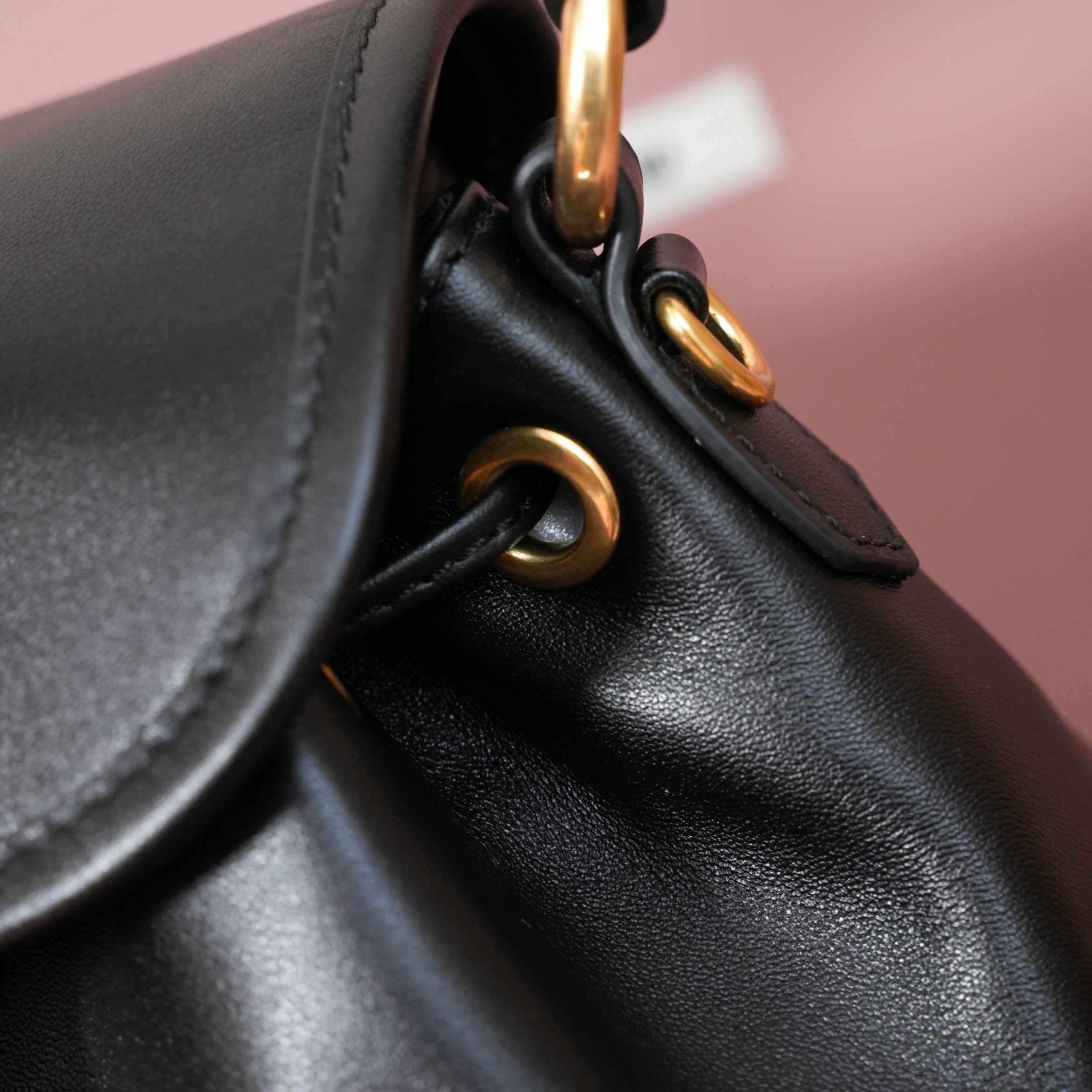 Miu Miu バッグ | レザー ミニバックパック 黒|コンパクト|軽量|拨水加工 - 画像 7