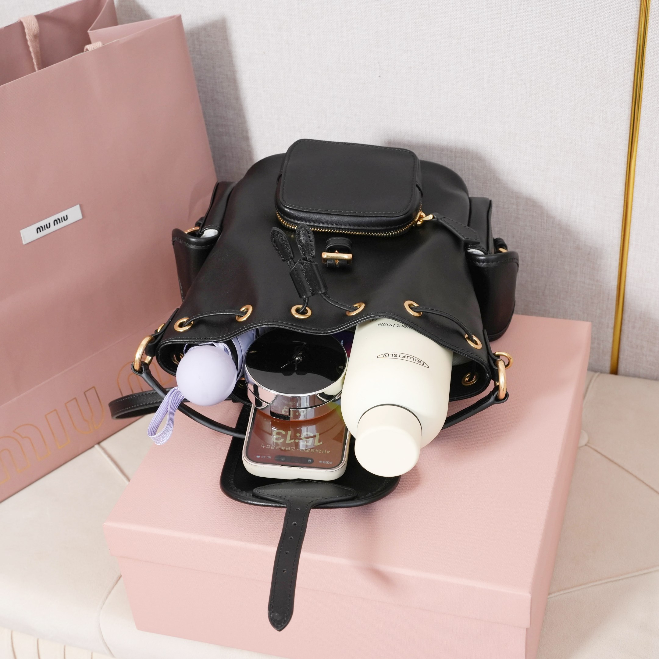 Miu Miu バッグ | レザー ミニバックパック 黒|コンパクト|軽量|拨水加工 - 画像 8