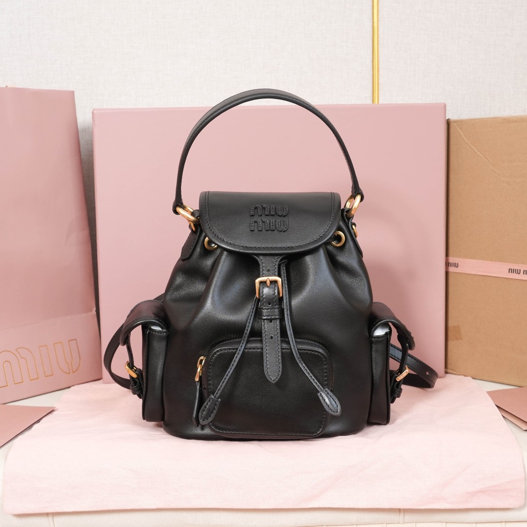 Miu Miu バックパック|レザー|コンパクト|ブラック