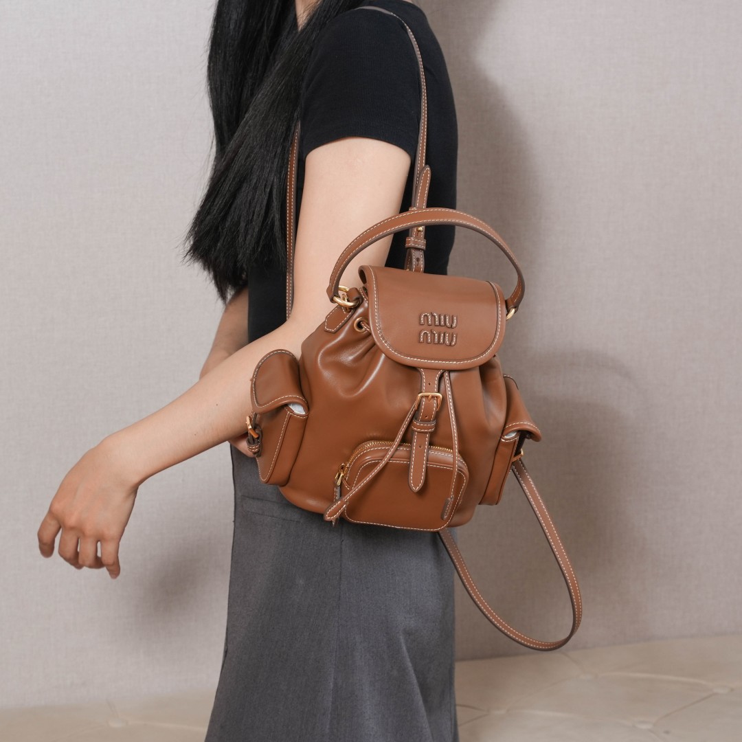 Miu Miu リュックサック | コンパクト | ブラウン