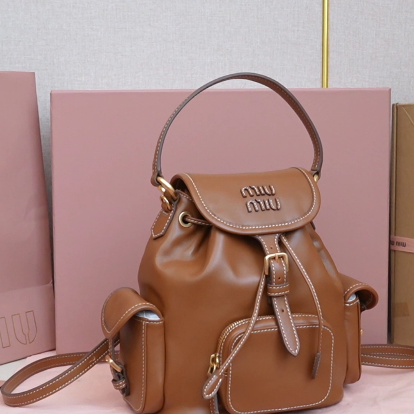 Miu Miu バックパック|コンパクト|ブラウン