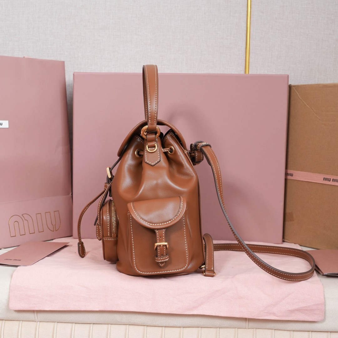 Miu Miu レディース バッグ | バックパック | コンパクト | ブラウン - 画像 3