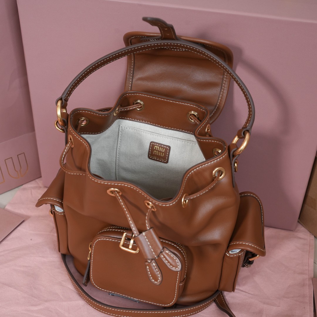 Miu Miu レディース バッグ | バックパック | コンパクト | ブラウン - 画像 9