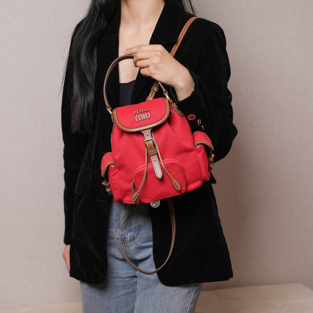 Miu Miu ミュウミュウ リュックサック | 軽量コンパクト | レッド