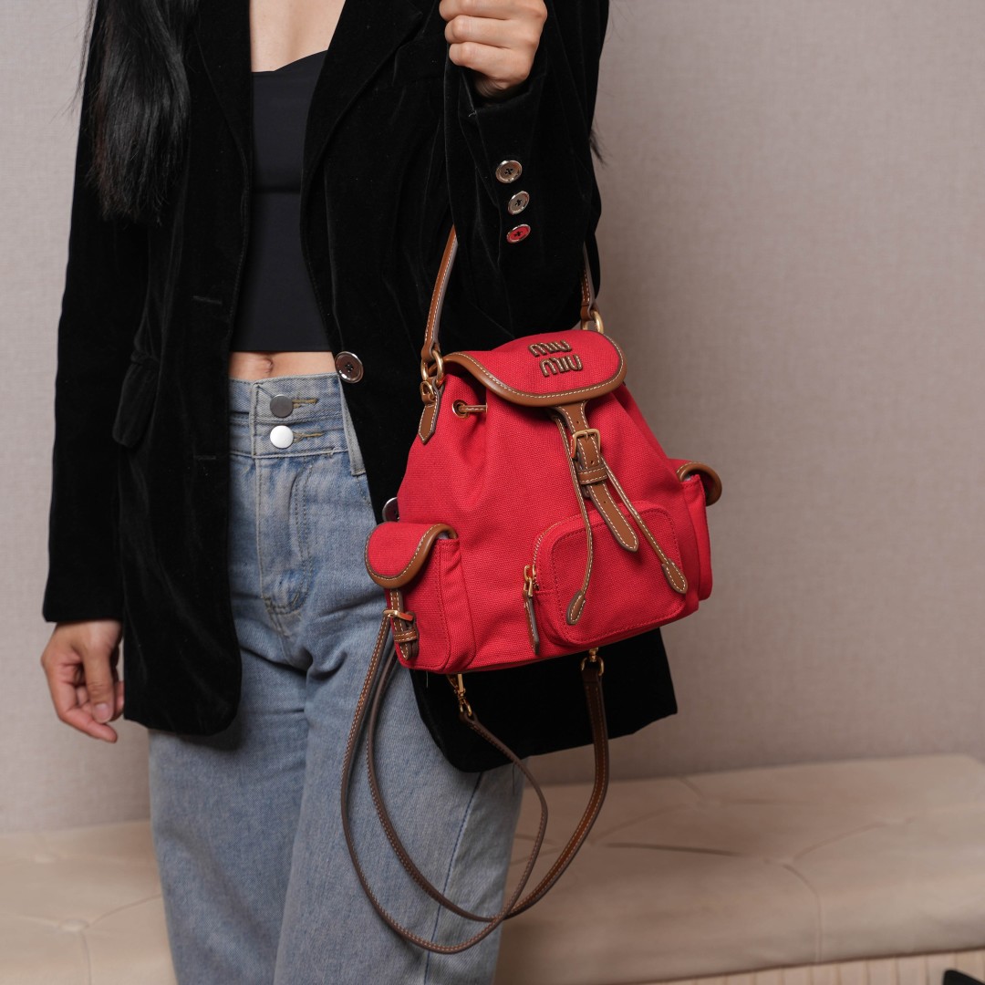 Miu Miu ミュウミュウ リュックサック | 軽量コンパクト | レッド - 画像 5