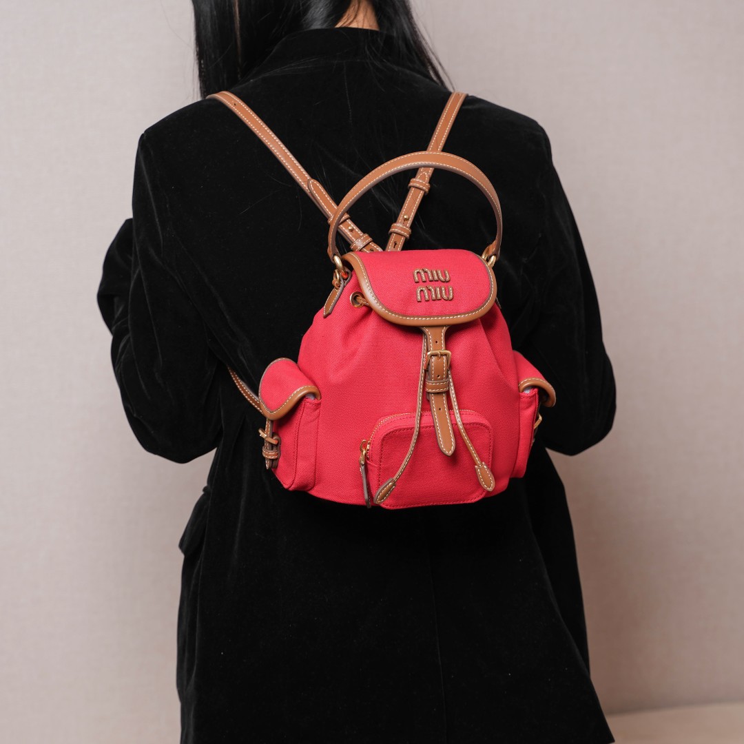 Miu Miu ミュウミュウ リュックサック | 軽量コンパクト | レッド - 画像 6
