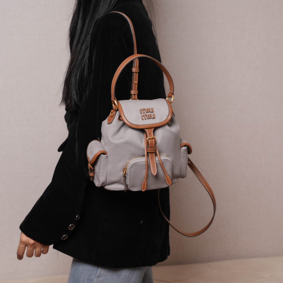 Miu Miu リュックサック | 軽量|グレー