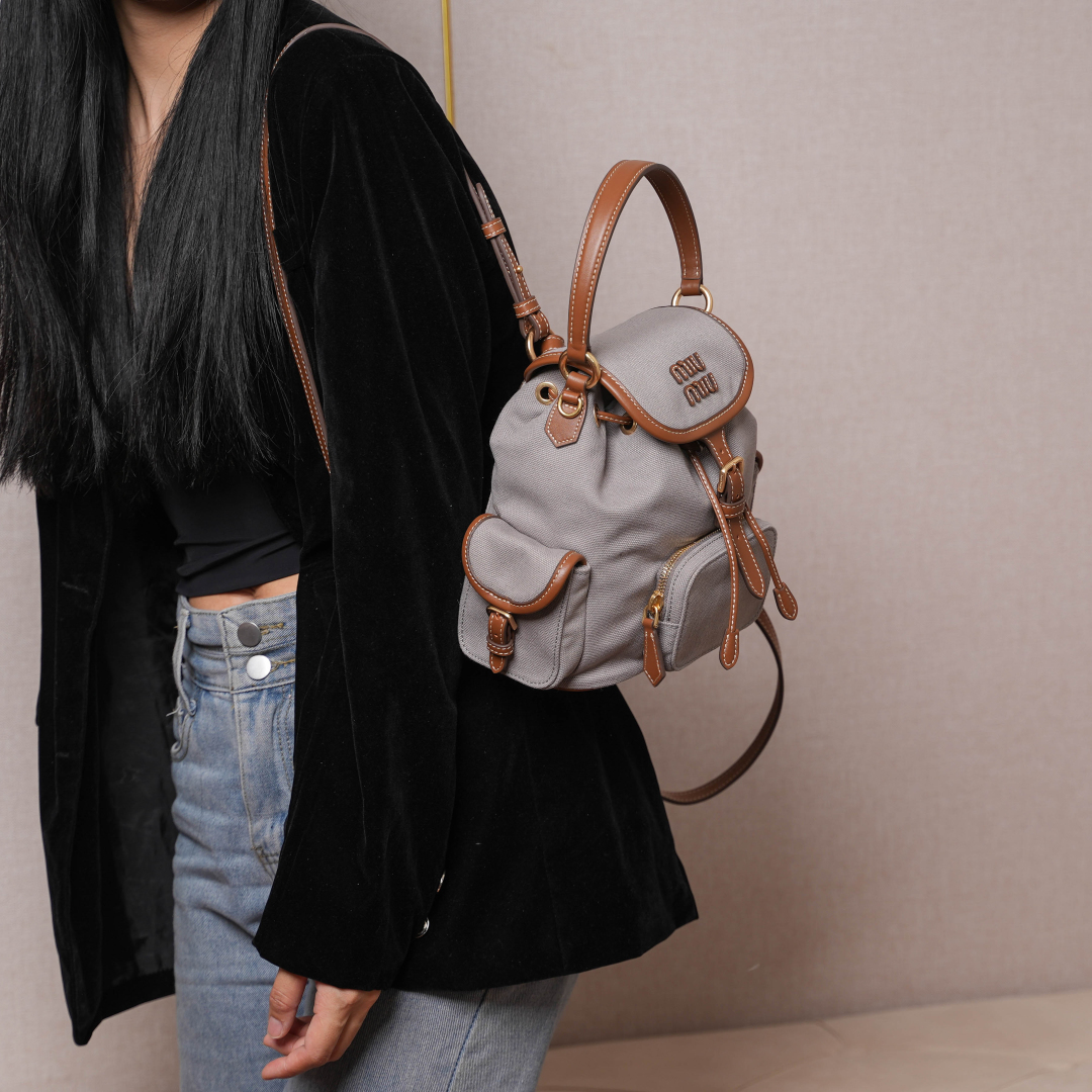 Miu Miu リュックサック | 軽量|グレー - 画像 2