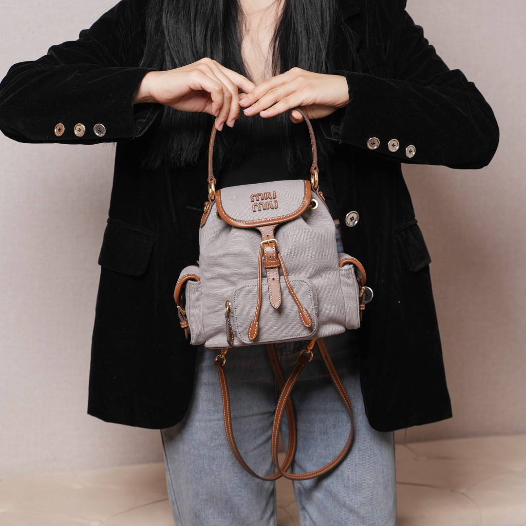 Miu Miu リュックサック | 軽量|グレー - 画像 3