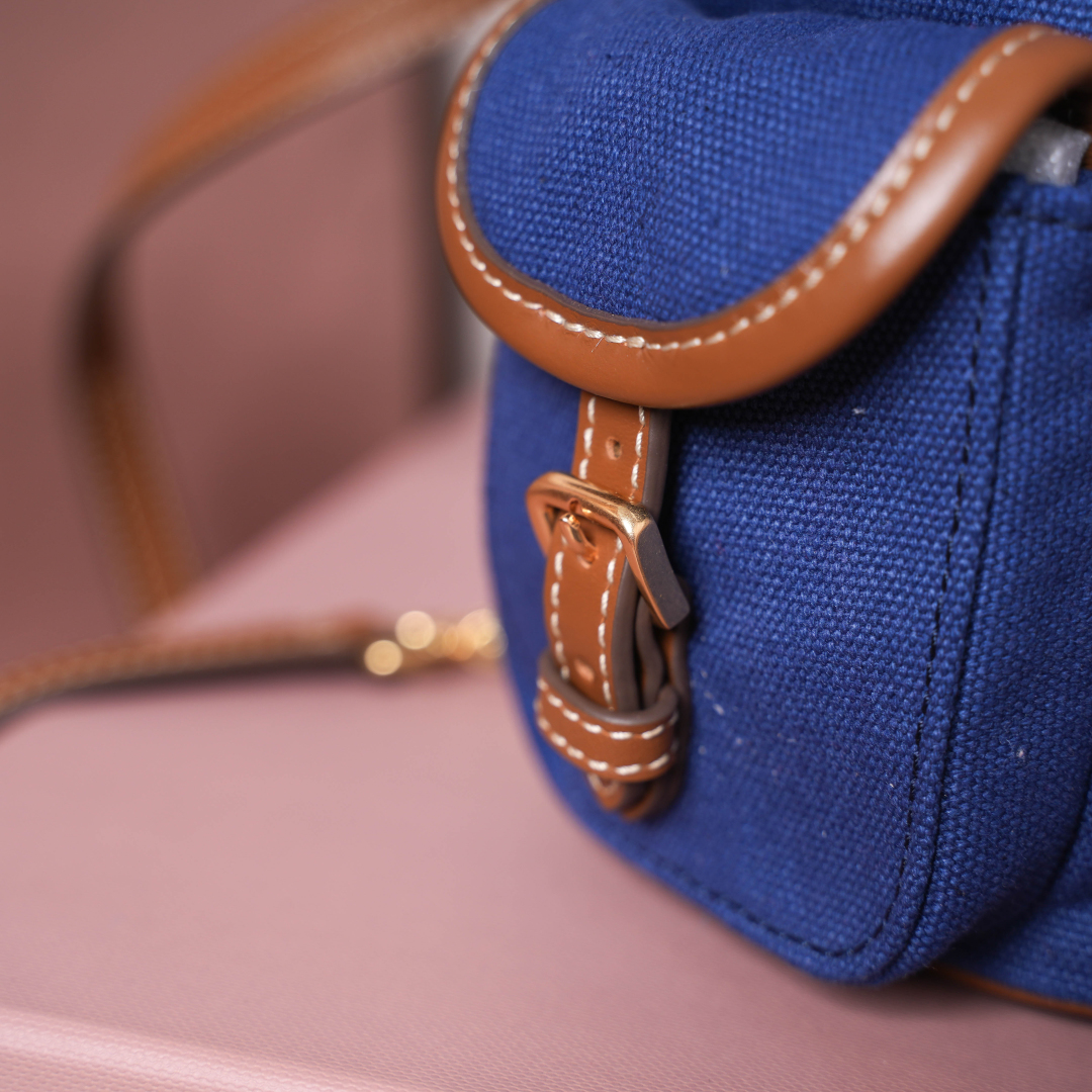 Miu Miu バッグ 軽量 大容量 藍色 - 画像 5