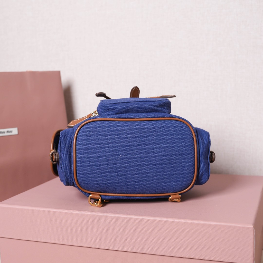 Miu Miu バックパック 軽量 ブルー - 画像 4