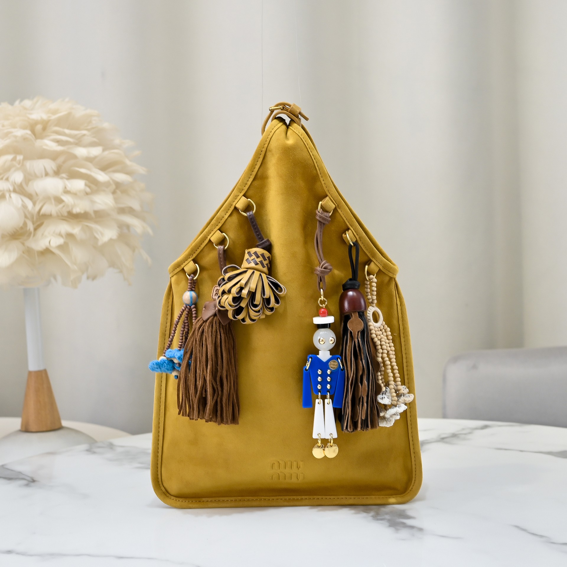 MIU MIU ロゴプレート バッグ|コンパクト|イエロー|スエード