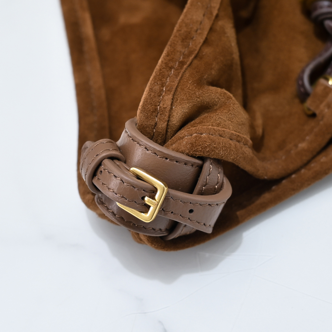 Miu Miu フェイクスエード ボストンバッグ | 軽量 | ブラウン - 画像 7