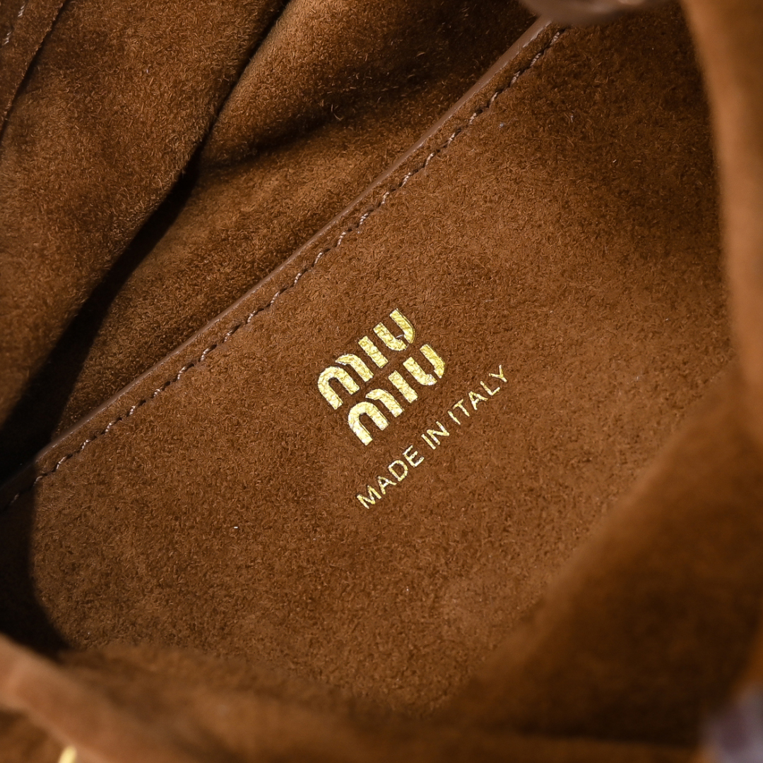 Miu Miu フェイクスエード ボストンバッグ | 軽量 | ブラウン - 画像 9