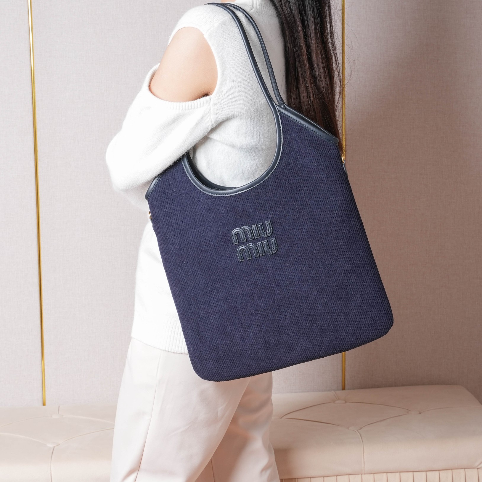 Miu Miu ハンドバッグ | コンパクト|ネイビー