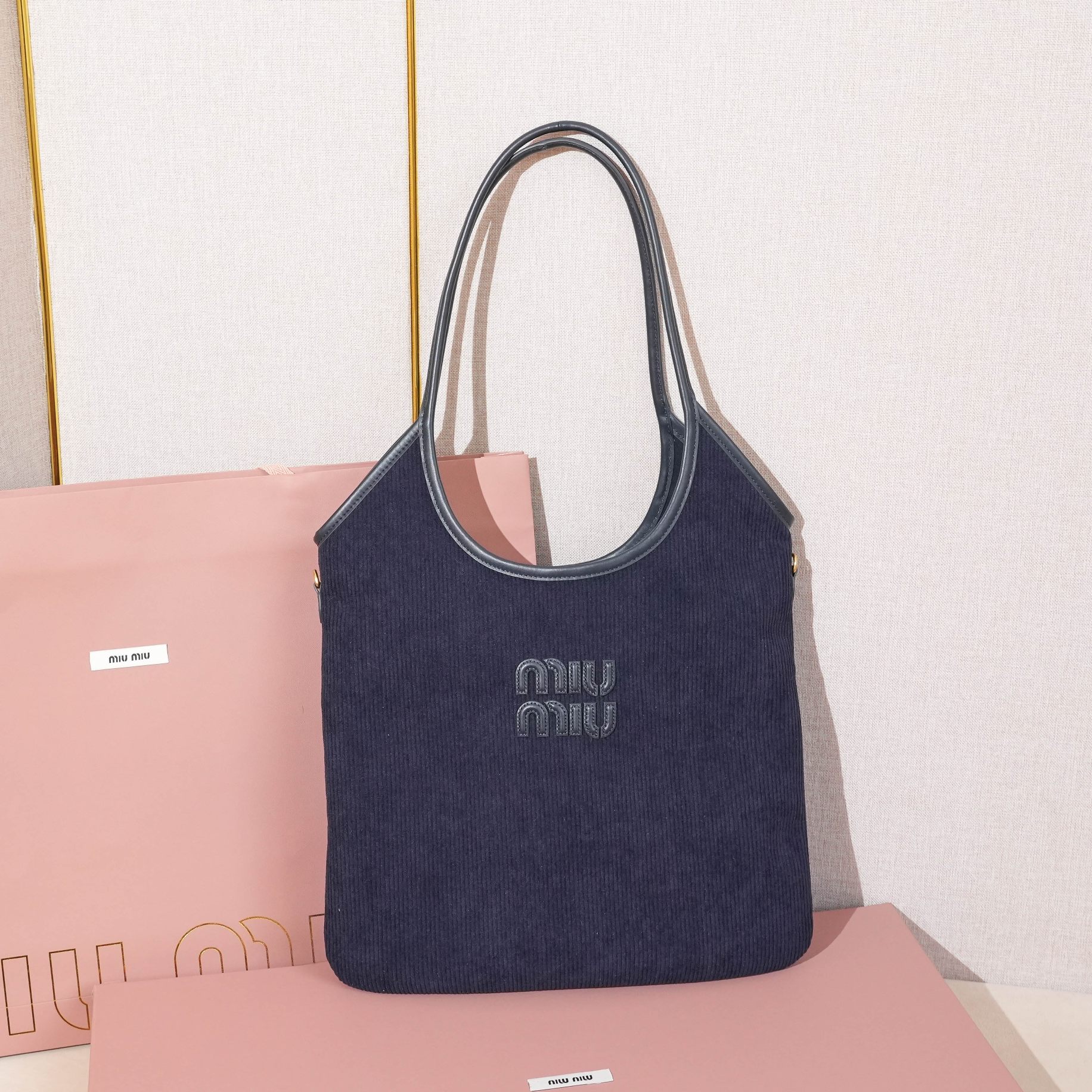 Miu Miu ミュウミュウ レディース ファッションバッグ コンパクト 青色 - 画像 2